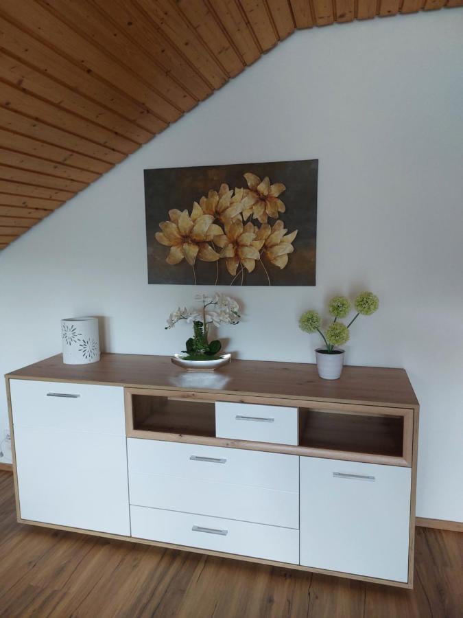 Moderne Ferienwohnung - Neu Renoviert - Ruhige Lage Waldachtal Esterno foto
